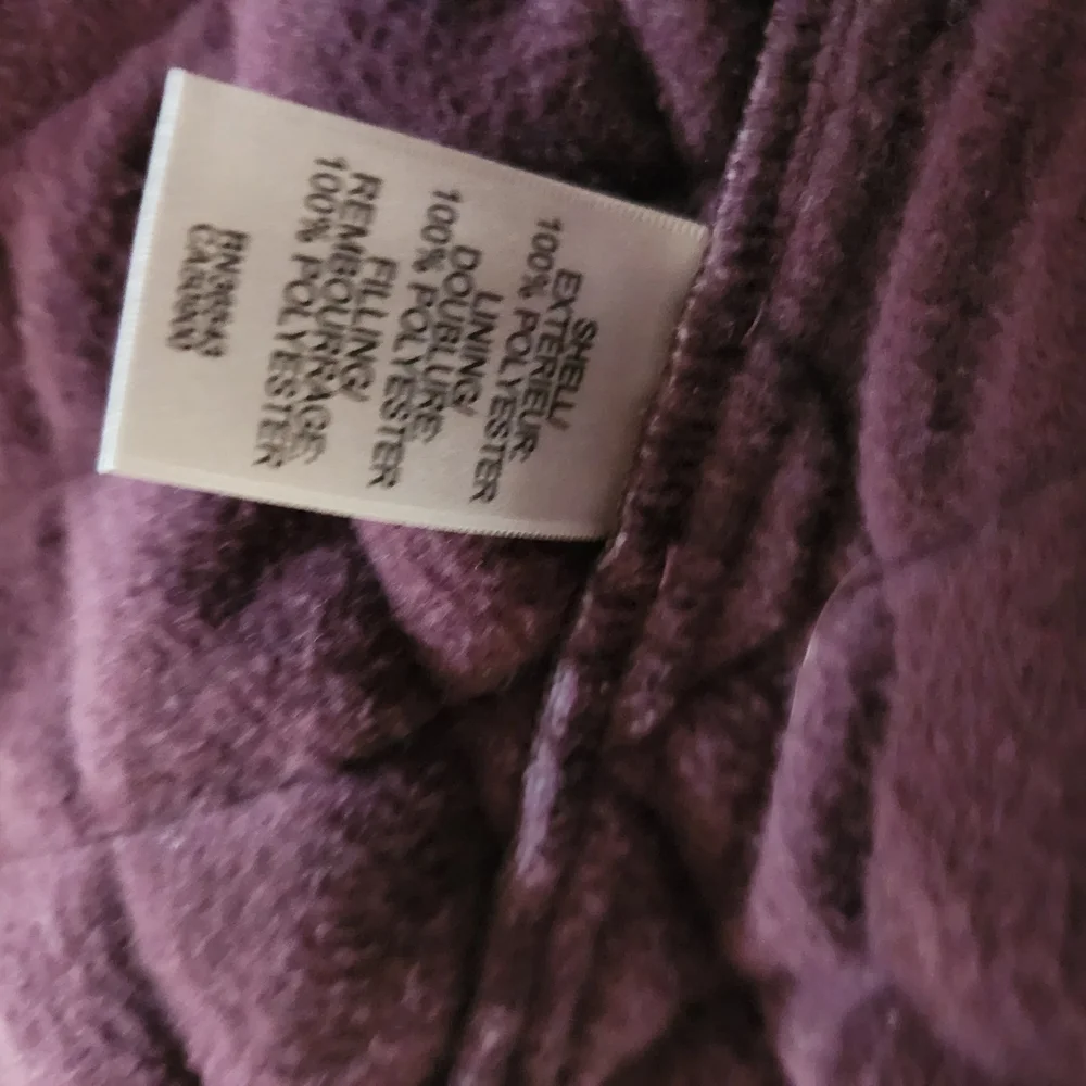 Van Heusen Women's Quilted Vest - Burgundy - Picture 3 of 4